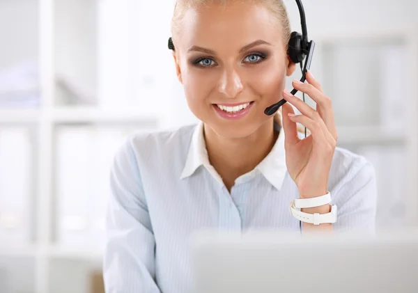 Close-up portrait of a customer service agent sitting at office — Stock Photo, Image