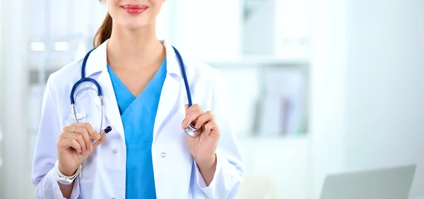 Portrait of young woman doctor with white coat standing in hospital — Stock Photo, Image