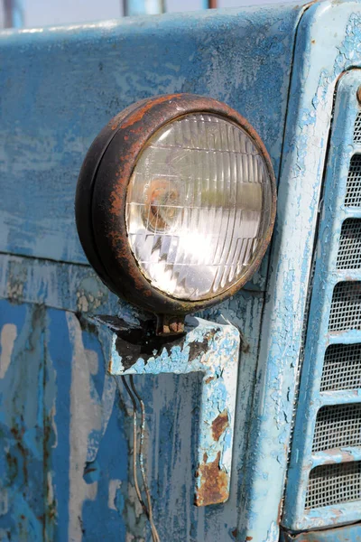 Egy Öreg Kék Traktor Fényszórója — Stock Fotó