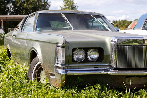 Moscow Region Russia June 2021 Old Rusty Luxury Coupe Abandoned — Stock Photo, Image