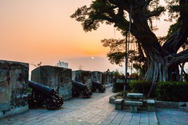 Kale, Guia Tepesi, Macau eski Portekizli toplar