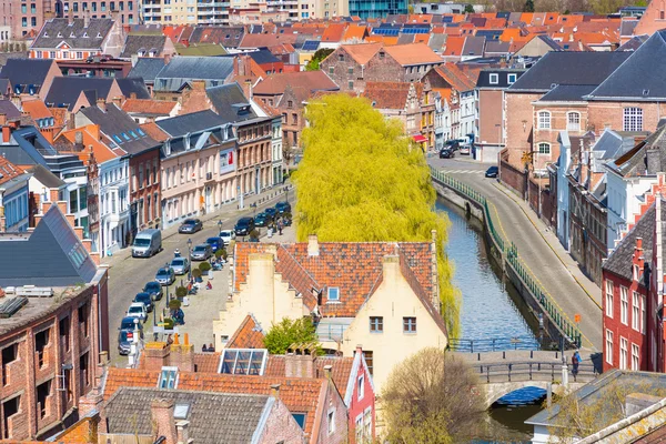 Vue aérienne de Gand avec canal et bâtiments médiévaux, Belgique — Photo