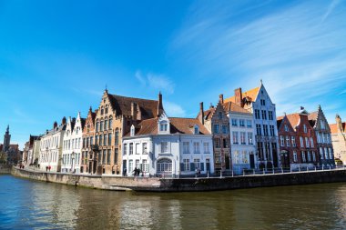 Panorama kanal ve geleneksel evlerde renkli: Brugge, Belguim