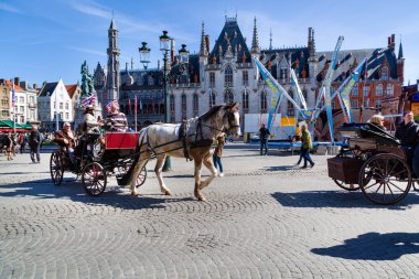 Fiaker turist Grote Markt Meydanı, Bruges, Belçika