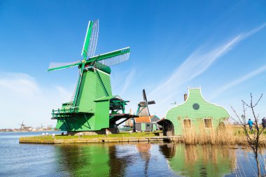 Yel değirmeni Zaanse Schans'a, geleneksel köy, Hollanda, Kuzey Hollanda