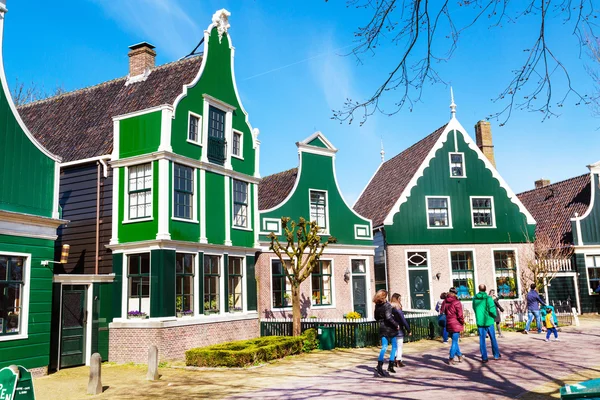 Zaanse Schans village, Holland, green houses against blue cloudy sky — Stock Photo, Image