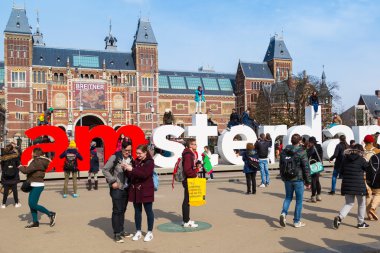 İnsanların önünde yazma, ben amsterdam ' daki Museumplein, Rijksmuseum, Hollanda
