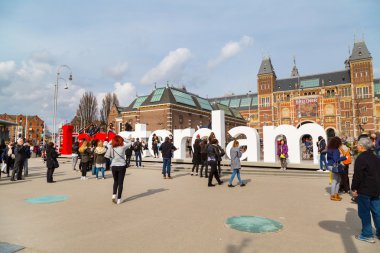 İnsanların önünde yazma, ben amsterdam ' daki Museumplein, Rijksmuseum, Hollanda
