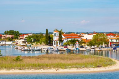 Keramoti, Yunanistan Kilisesi ve bağlantı noktası görüntülemek, Thassos için feribot tekne 