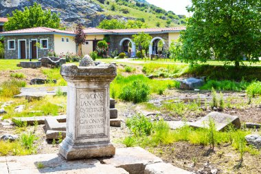 Antik taşile Yunan St Lydia's vaftiz kilise avlusu, Lidya, Philippi, Yunanistan