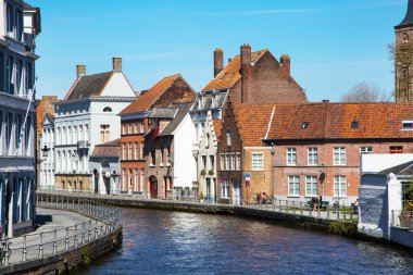Panorama kanal ve geleneksel evlerde renkli: Brugge, Belguim