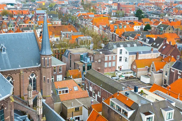 Vista panorâmica aérea de rua com casas em Delft, Holanda — Fotografia de Stock