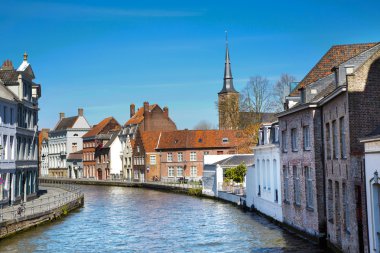 Panorama kanal ve geleneksel evlerde renkli: Brugge, Belguim