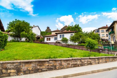 Belogradchik, Bulgaristan kasaba sahne ile eski evleri ve sokak görünümü