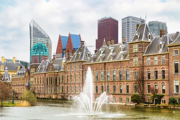 Parlamentet och domstolen bygga komplexa Binnenhof i Haag, Holland — Stockfoto