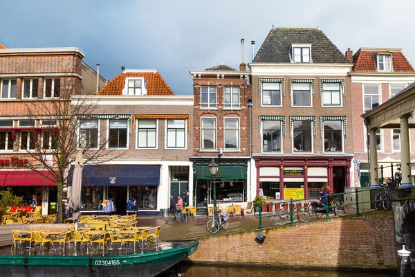 Casas tradicionales en el centro de Leiden, Países Bajos —  Fotos de Stock