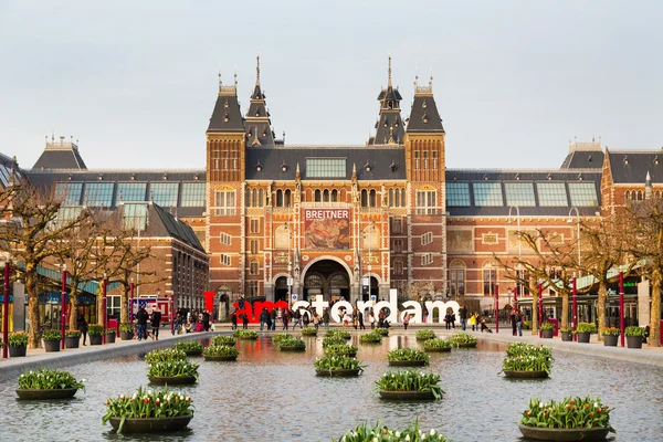 İnsanların önünde yazma, ben amsterdam ' daki Museumplein, Rijksmuseum, Hollanda