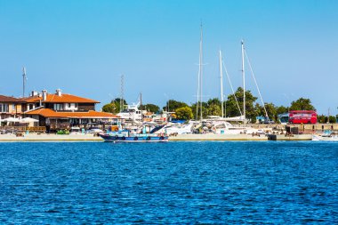 Nessebar Bulgaristan liman ve gemi görünümünde