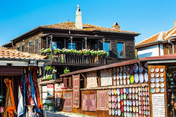 Сувенирные магазины в старом городе Несебр — стоковое фото