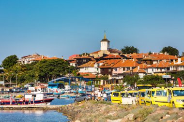 Nessebar Bulgaristan bağlantı noktası ve taksi görünümünde