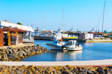 Nessebar Bulgaristan liman ve gemi görünümünde