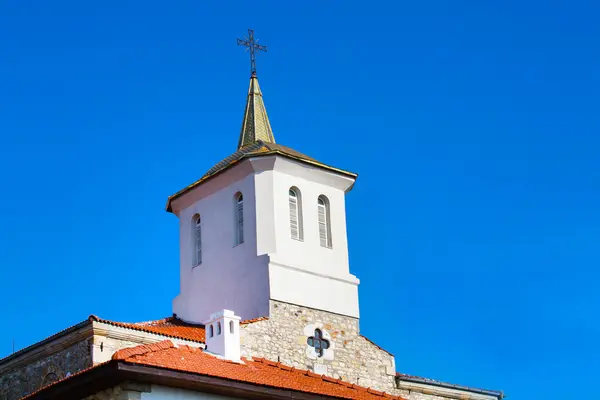 Torre della chiesa al centro storico Nessebar — Foto Stock