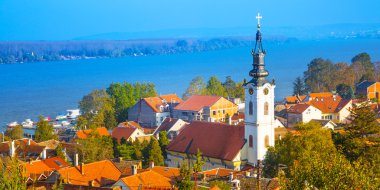 Kilise kulesi Belgrad'da Zemun, panoramik