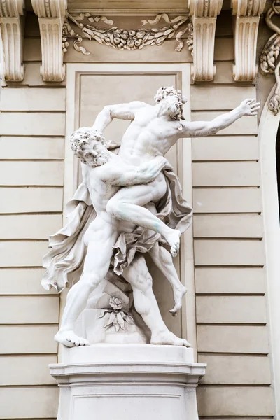 Statua sulla facciata di Hofburg, Innerer Burghof, Vienna — Foto Stock