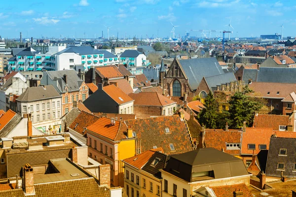 Ghent havadan görünümü ile çatılar ve Ortaçağ binaları, Belçika