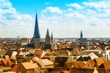 Ghent havadan görünümü ile çatılar ve Ortaçağ binaları, Belçika