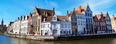 Panorama kanal ve geleneksel evlerde renkli: Brugge, Belguim