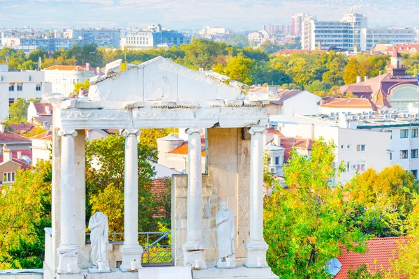 Heykel ve antik Roma amfi tiyatro, Plovdiv, Bulgaristan parçası — Stok fotoğraf