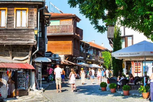 Eski şehir Nessebar insanlara