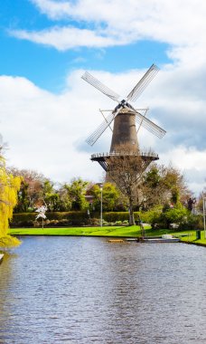 Hollanda Leiden geleneksel yel değirmeni