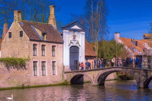 Brujas Bélgica Abril 2016 Vista Del Canal Puente Con Los — Foto de Stock