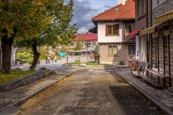 Bansko ve Bulgaristan 'ın eski kenti Nikola Vaptsarov Meydanı — Stok fotoğraf