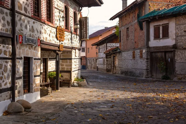 Bansko, Bulgaria pemandangan kota tua musim gugur — Stok Foto