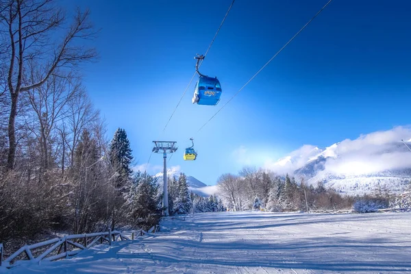 Skidorter och snötoppar, Bansko, Bulgarien — Stockfoto