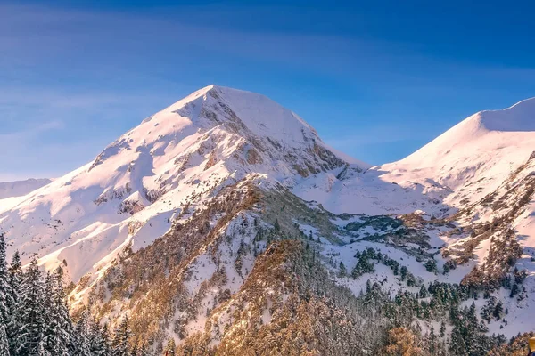 Montagne invernali, tramonto rosa, Pirin, Bulgaria — Foto Stock