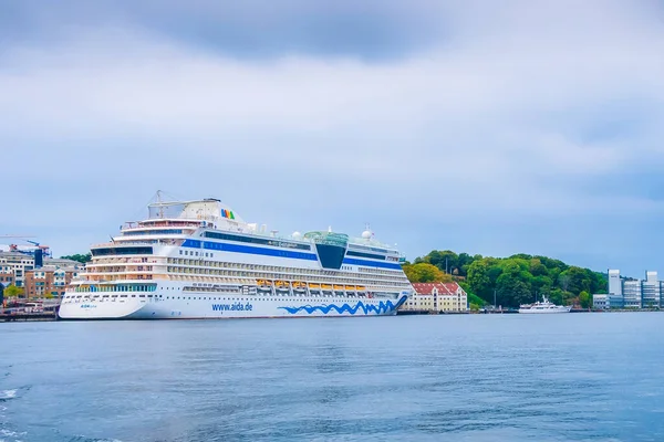 Crucero Stavanger, Noruega y Aida — Foto de Stock