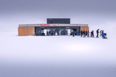 Saalbach, Avusturya kayak pisti ve teleferik istasyonu