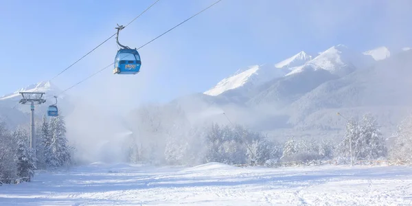 保加利亚Bansko滑雪胜地，缆车横幅 — 图库照片