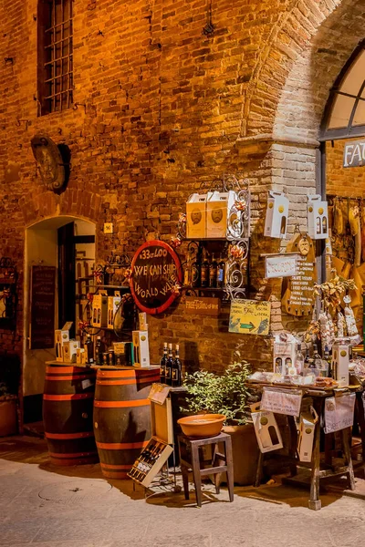 Enoteca wine cellar in Montalcino, Italy — Stock Photo, Image