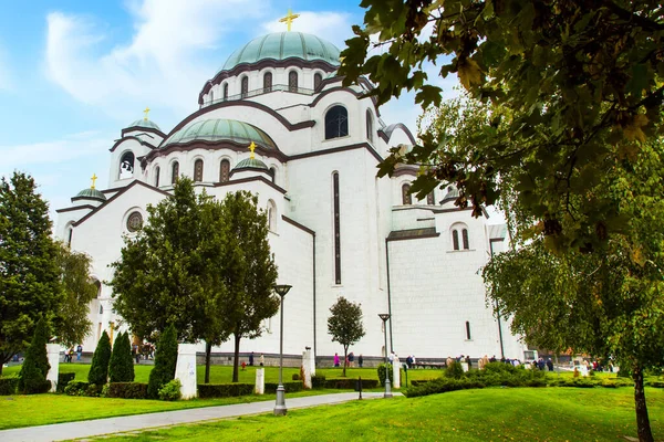 Igreja de Santa Sava no centro de Belgrado, Sérvia — Fotografia de Stock