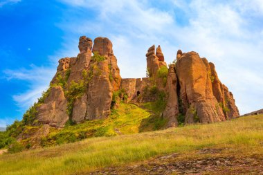 Bulgaristan 'ın tarihi simgesi olan antik Kaleto' daki Belogradchik kayaları ve duvarları
