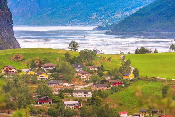 Φλαμ, νορβηγικό χωριό και τοπίο φιόρδ — Φωτογραφία Αρχείου