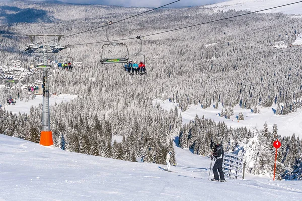 Panorama över skidorten Kopaonik, Serbien — Stockfoto