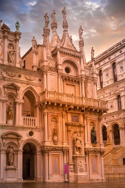 Doges Sarayı Avlusu, Venedik, İtalya — Stok fotoğraf