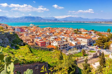Nafplio, Yunanistan hava manzarası, deniz, kar dağları