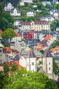 Bergen, Norveç hava manzaralı renkli geleneksel evler